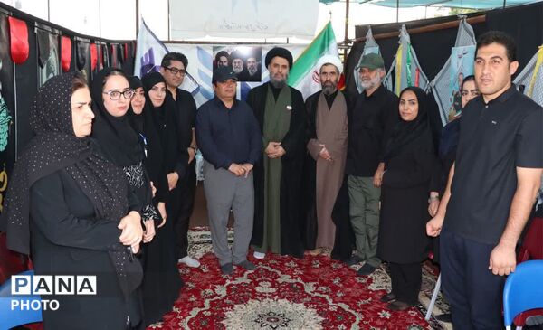 همدلی مسئولان و خادمان در خدمت به زائران رهبر شهید