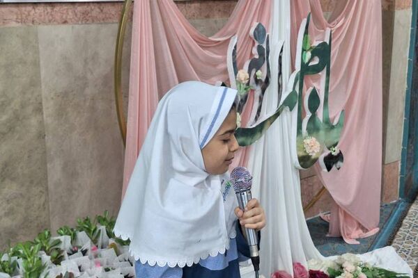 طرح نورانی «هم سجاده با مادر» در دبستان حکمت نبوی ناحیه دو شهرری 
