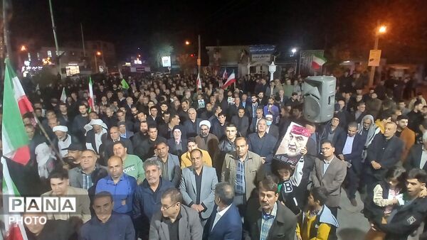 مردم پلدختر در حمایت از انقلاب هر شب  در خیابان هستند