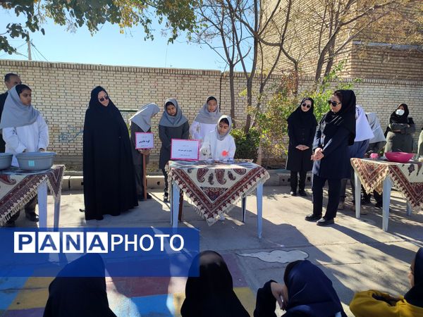 شور و هیجان در حیاط مدرسه