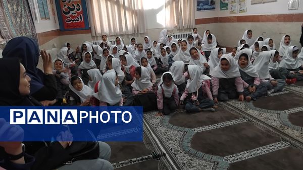 جشن روز دانش‌آموز در دبستان دخترانه شهید محمدرضا مقدم 