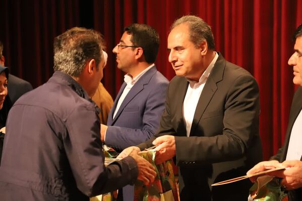 آیین نکوداشت منتخبین مرحله استانی چهل و سومین دوره مسابقات فرهنگی و هنری فردا
