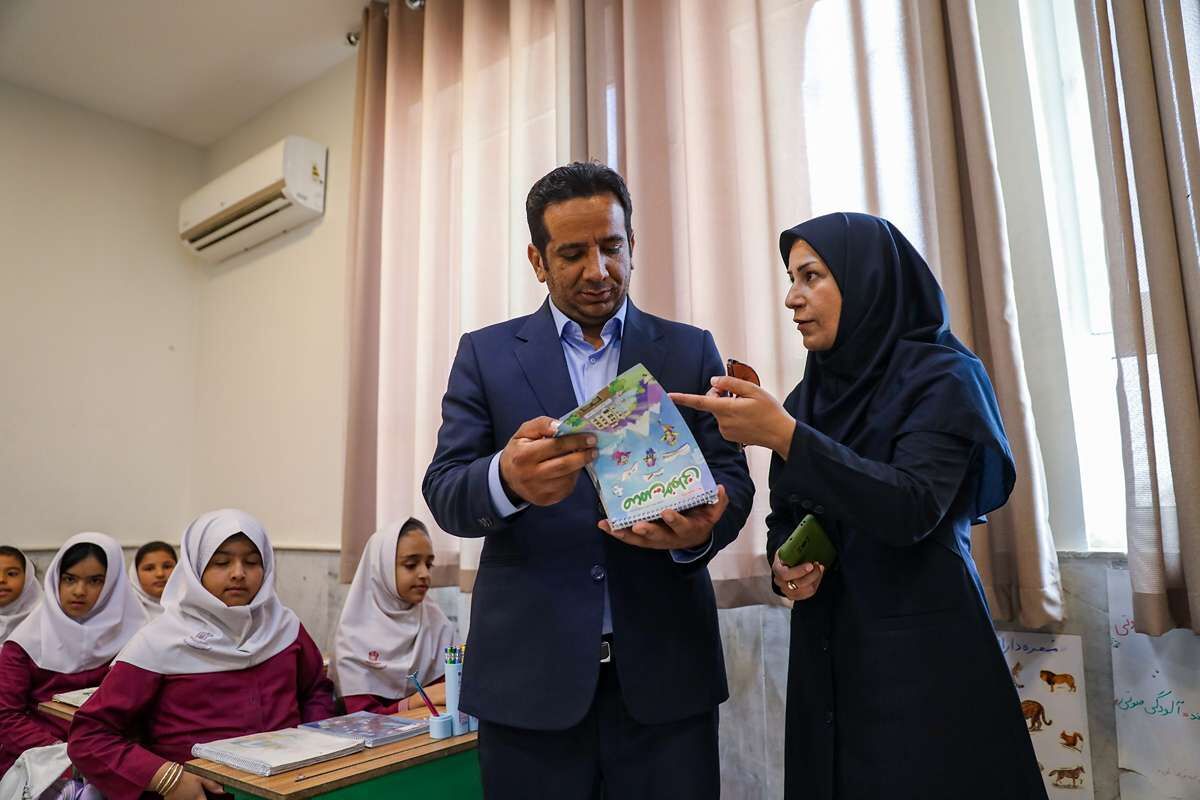 بازدید مدیرکل آموزش‌وپرورش کرمان از مجتمع آموزشی «اندیشه هوشمند ارگ»