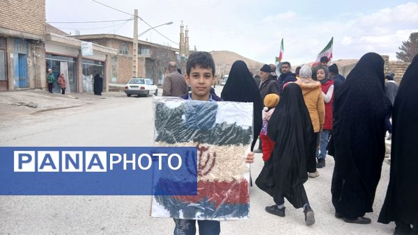 حضور پرشور اهالی روستای سرتشنیز در راهپیمایی ۲۲بهمن