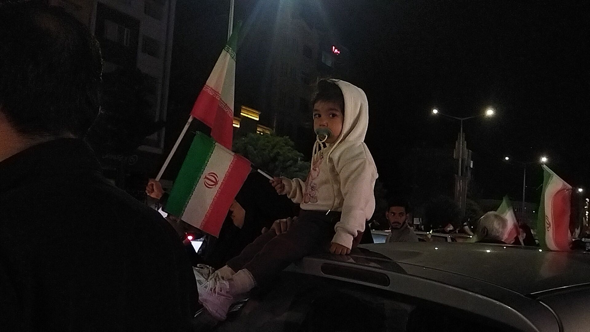 حضور دهه نودی ها در رژه ماشینی بلوار فضل نیشابور 