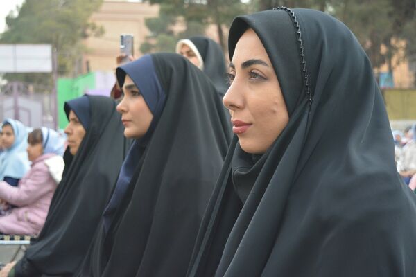 حضور خادمان رضوی در مدرسه قدر بهارستان‌دو