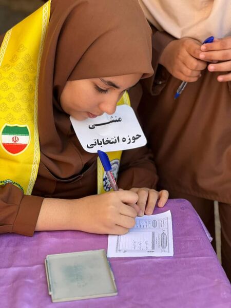 انتخابات پرشور شورای دانش‌آموزی در مدرسه صالح ادیب