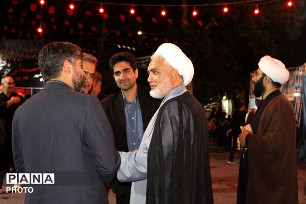 پاسخگویی مستقیم مسئولان نظرآباد به شهروندان در میز خدمت شبانه 