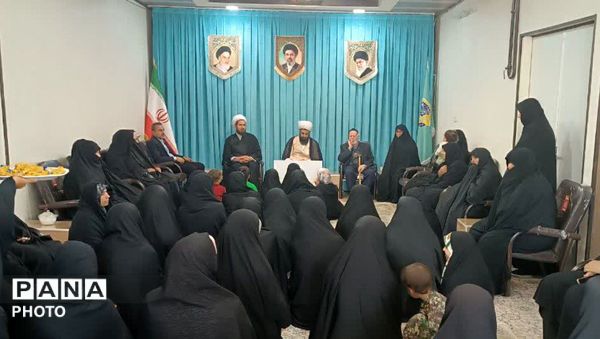 دیدار مسئولان و فعالان فرهنگی فامنین با امام‌جمعه 