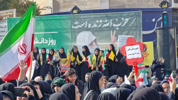 راهپیمایی یوم الله ۱۳آبان روز ملی استکبار ستیزی 