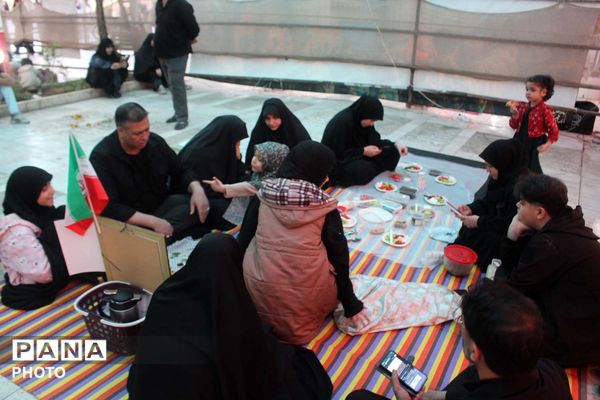 حال و هوای آغاز سال نو در جوار مزار شهدای جنگ رمضان