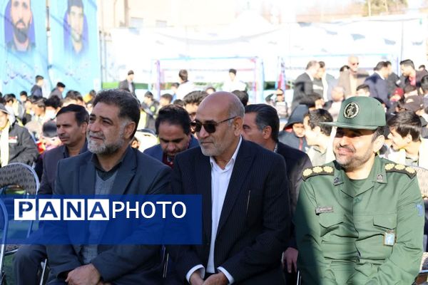 آیین نمادین نواختن «گلبانگ انقلاب اسلامی » در مدرسه احمد فتاحی ناحیه دو یزد