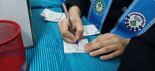 حس و حال انتخابات شورای دانش آموزی در دبیرستان حضرت خدیجه (س) جعفریه قم 