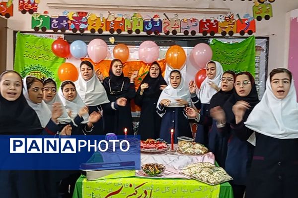 کودکان غرفه‌داران جشن میلاد موعود