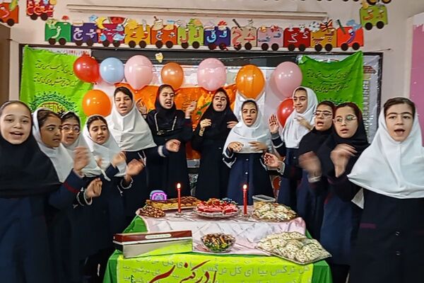 کودکان غرفه‌داران جشن میلاد موعود