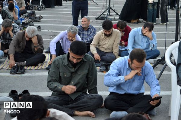 مراسم طلب آمرزش در روز عرفه، از زبان امام حسین «ع» در شهر فردوسیه 