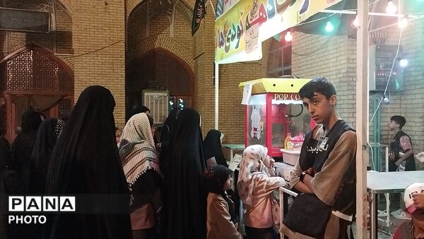 غرفه دهه نودی ها هر شب پرشور تر از قبل در نیشابور