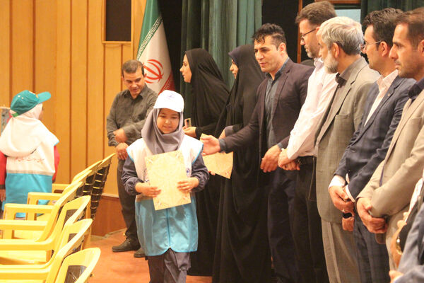 آیین تقدیر از برگزیدگان جشنواره سفیران سلامت استان قم