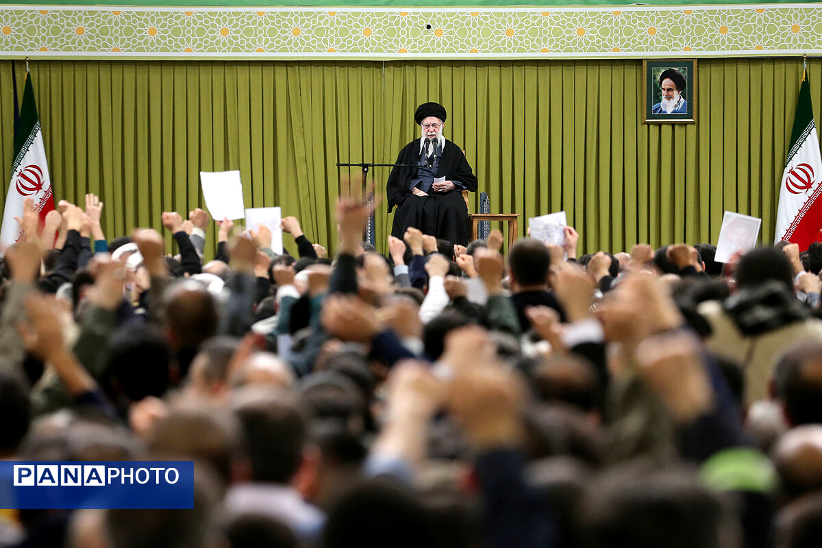 دیدار اقشار مردم با رهبر انقلاب به مناسبت چهل‌وهفتمین سالگرد پیروزی انقلاب اسلامی