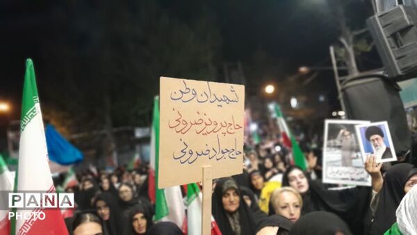 میدان امام خمینی (ره) شهرستان کوهدشت غرق در شور مردمی