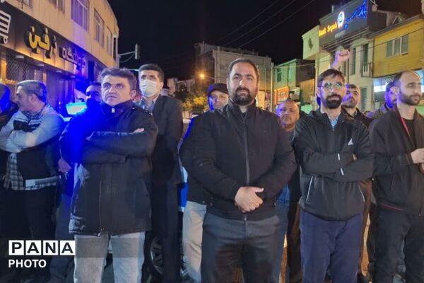 مردم فیروزکوه در میدان معلم؛ ایستادگی‌ای پررنگ‌تر از همیشه