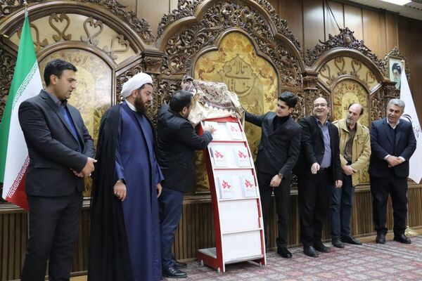 رونمایی کتاب «سه کبوتر حدادان» دانش‌آموز تبریزی