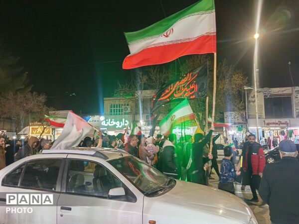 حرکت دسته عزاداری درسومین شب شهادت امام خامنه ای از پنجراه تا مسجد جامع