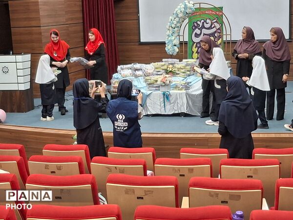 جشن شکوفه‌های دبستان ۱۷ شهریور رباط کریم