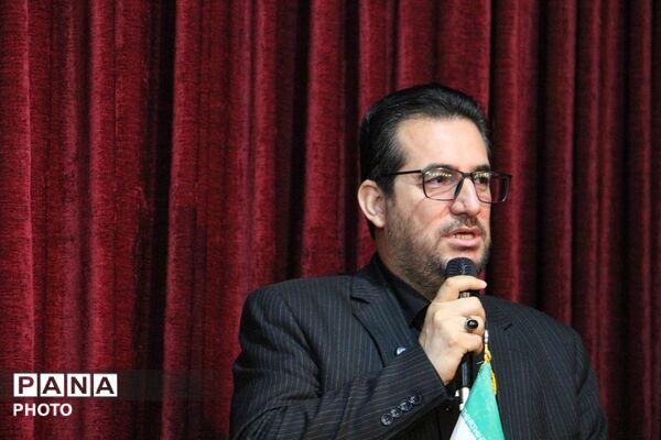  نمایشگاه کتاب شهدای میناب به مناسبت گرامیداشت هفته مقام معلم 