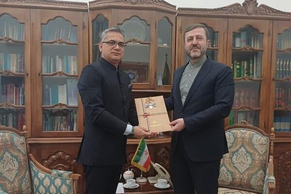 تقویت روابط دو جانبه محور گفت و گوی سفیر هند با غریب آبادی