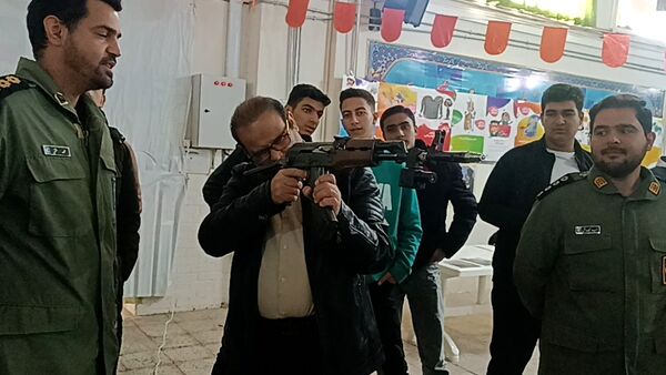 گذری بر روز اول و روز دوم نمایشگاه دهه فجر دبیرستان شاهد ابوذر غفاری