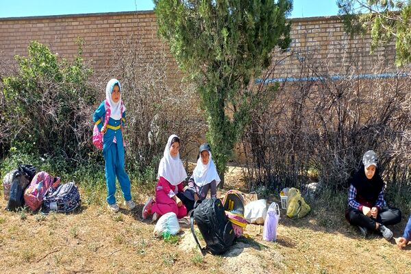 برگزاری اردوی درون مدرسه‌ای در مدرسه شهید معتمدی گزکوه