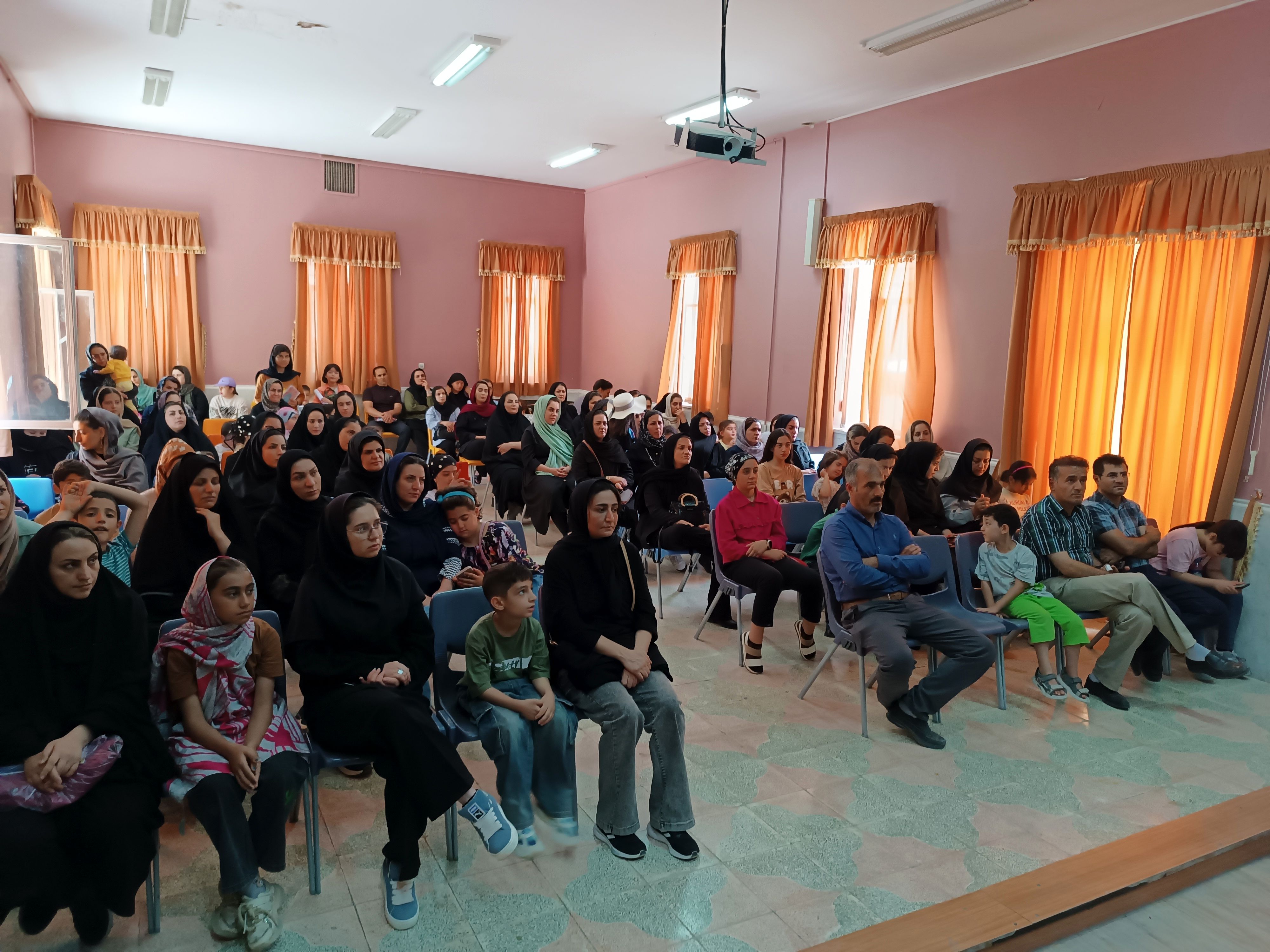  نخستین نشست انجمن اولیا و مربیان کانون پرورش فکری فارسان