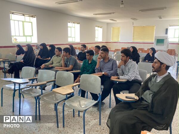 همایش تخصصی انتخاب رشته کنکور سراسری در دبیرستان انقلاب اسلامی شهرستان خاتم  