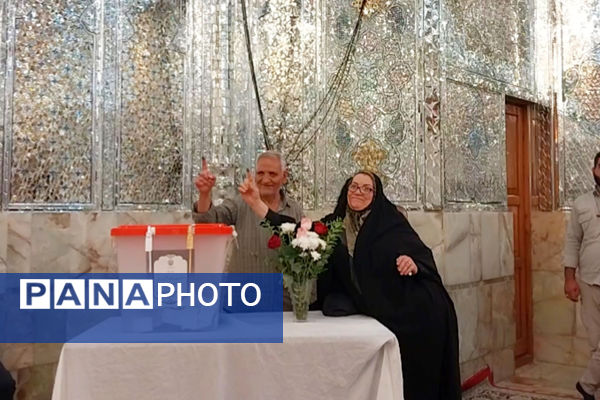 شاهچراغ مملو از مردمی که برای انتخابات حضور پیدا کردند