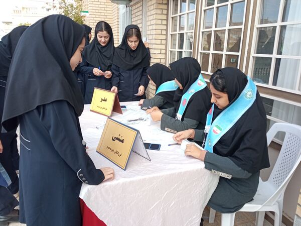 انتخابات شورای دانش‌آموزی دبیرستان فرزانگان دوره‌ دوم مشهد