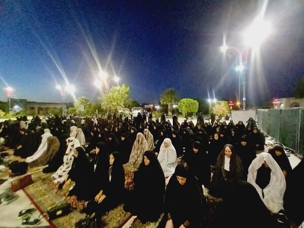 برپایی نماز جماعت در آرامگاه شهید مدرس 