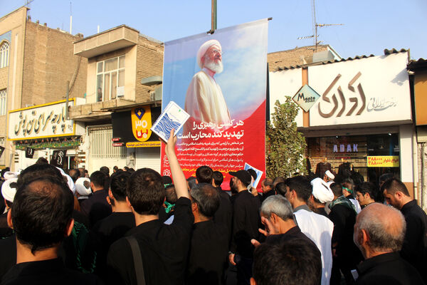 حماسه حضور نوجوانان کفن‌پوش قمی در راهپیمایی «عهد خون»