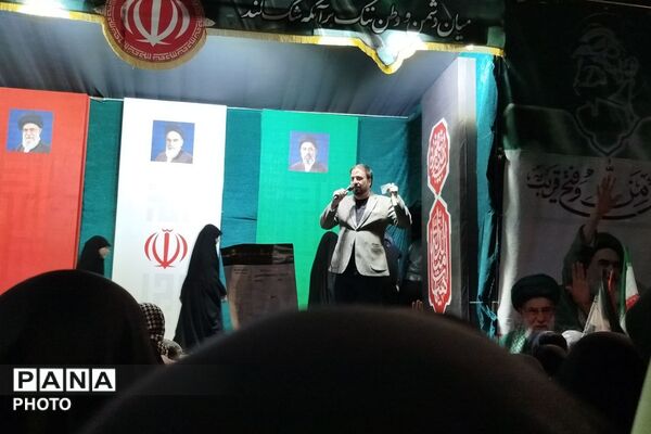 ادامه خدمت‌رسانی مواکب شهرری به تجمعات شبانه ضد صهیونیستی در میدان نماز 