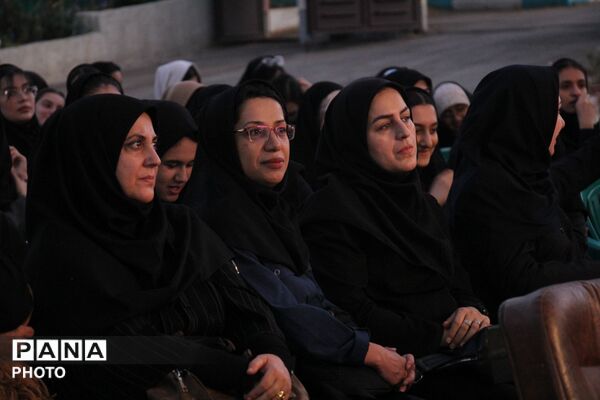 جشن فارغ‌التحصیلی دانش‌آموزان دبیرستان حضرت فاطمه(س) 