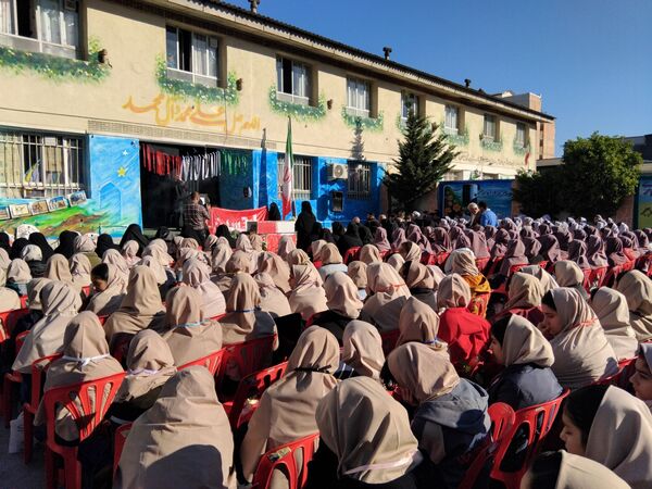 دبیرستان نجم میزبان پیکر یک شهید گمنام شد