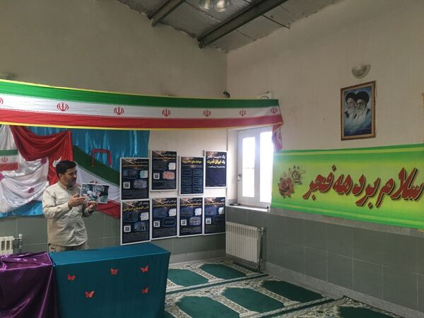 نمایشگاه آمادگی دفاعی و یادآوره ی دستاوردهای انقلاب سلامی در مدرسه حضرت زینب  شهر کندر 