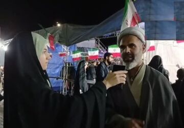 مراسم نورافشانی به مناسبت جشن انقلاب در پردیسان قم