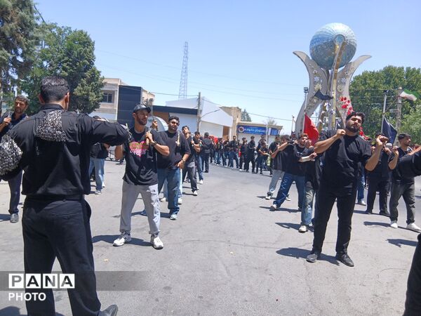 اوج ارادت مردم کرج به سرور آزادگان جهان  در عاشورای حسینی