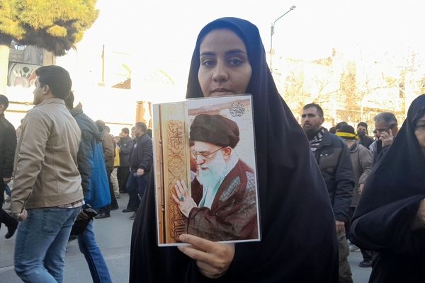 راهپیمایی محکومیت و تشییع شهدای امنیت در نیشابور 