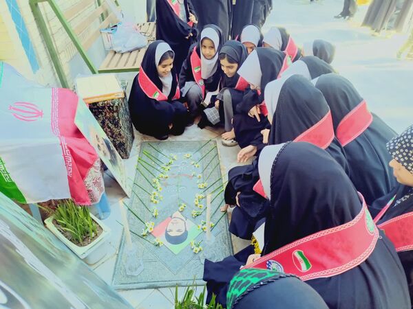 بزرگداشت سالروز شهادت سردار سلیمانی در دبستان بنیاد ۱۵ خرداد ابرکوه