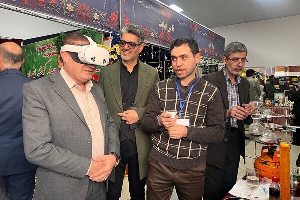 بازدید رئیس اداره آموزش و پرورش کهریزک از نمایشگاه دستاوردهای دانش‌آموزی در اداره کل آموزش و پرورش شهرستانهای تهران 