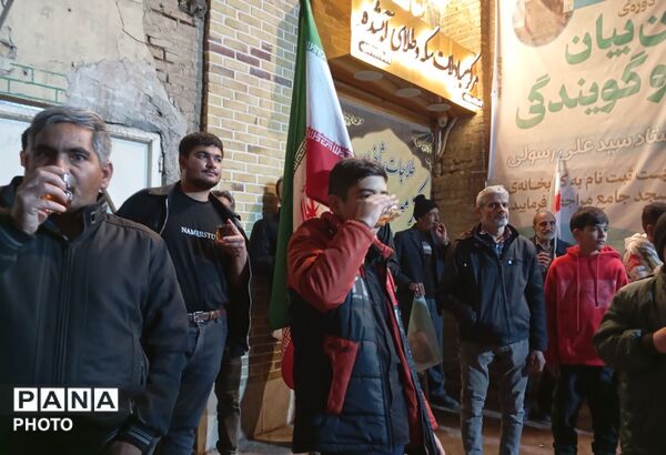 قاب پانا میهمان چایخانه‌ حضرت زهرا (س)