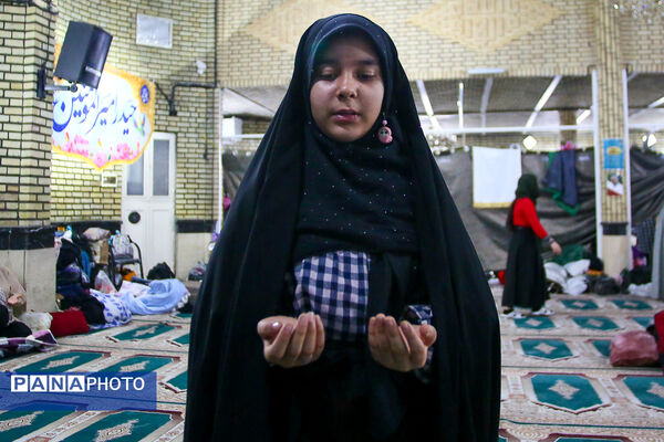 اعتکاف دانش‌آموزی در مسجد قائمیه
