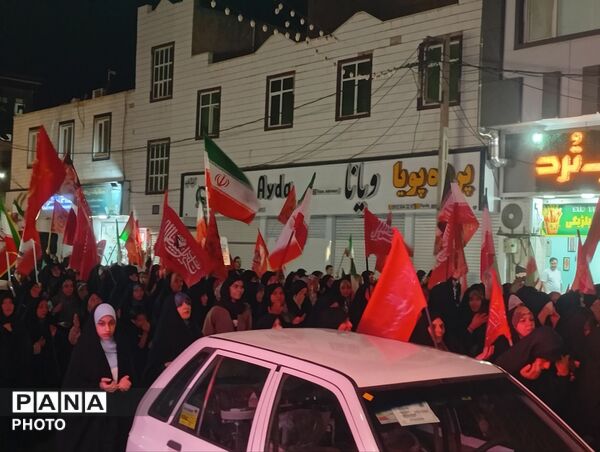 با پرچم انتقام به خیابان می‌آییم